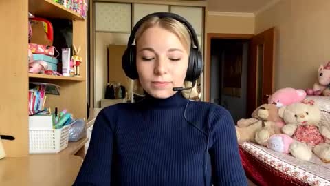 Snapshot of jaynafriess chatting on 13, 10, 2025 Mira online show from 13, 10, 2025