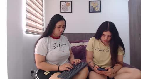 Jazmin and Scarlett online show from 11, 2, 2026