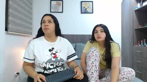 Jazmin and Scarlett online show from 14, 4, 2026