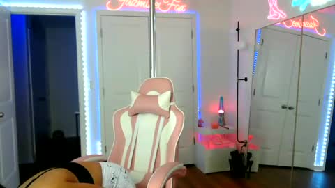 Snapshot of jazminefox chatting on 26, 6, 2026 Jazmine Fox online show from 26, 6, 2026