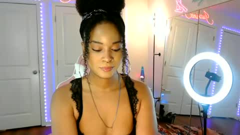 Snapshot of jazminefox chatting on 7, 7, 2026 Jazmine Fox online show from 7, 7, 2026