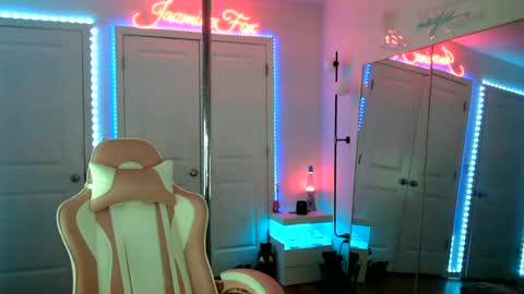 Snapshot of jazminefox chatting on 23, 7, 2026 Jazmine Fox online show from 23, 7, 2026