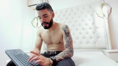 JEAN online show from 7, 4, 2026