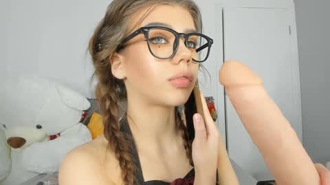 Snapshot of jenie_fire chatting on 15, 12, 2024 Dolly online show from 15, 12, 2024