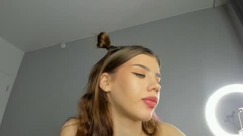 Snapshot of jenie_fire chatting on 5, 1, 2025 Dolly online show from 5, 1, 2025