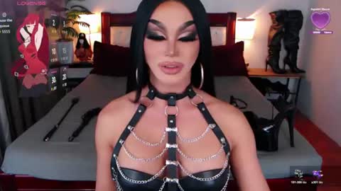 Queen Jenifer online show from 25, 7, 2026