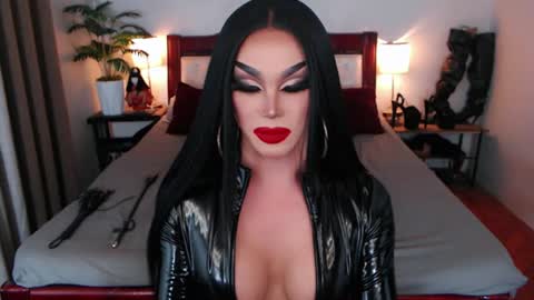 Queen Jenifer online show from 7, 8, 2026