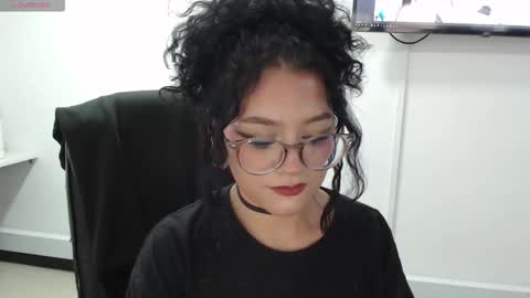 Snapshot of jenn_cg chatting on 24, 11, 2025 jenn online show from 24, 11, 2025