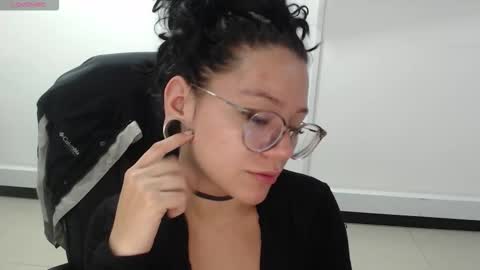 Snapshot of jenn_cg chatting on 1, 12, 2025 jenn online show from 1, 12, 2025