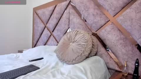Snapshot of jennalove_ chatting on 12, 12, 2024 My name is LizzyNice to meet you online show from 12, 12, 2024