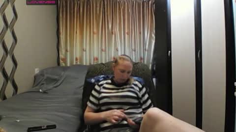 Snapshot of jennideep chatting on 19, 4, 2026 JenniDeep online show from 19, 4, 2026