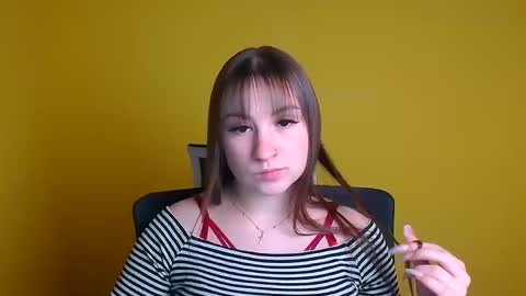 Snapshot of jennifer_xo_ chatting on 4, 1, 2025 Jennifer online show from 4, 1, 2025