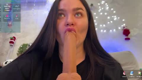 Snapshot of jennisxcharming chatting on 4, 1, 2025 Mila online show from 4, 1, 2025