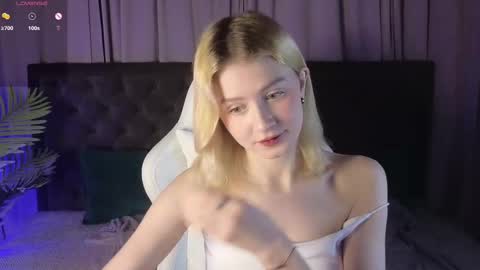 jenny_bunny_ online show from 6, 3, 2025
