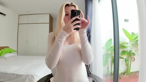 Snapshot of jennytime chatting on 28, 2, 2025 Jen  online show from 28, 2, 2025