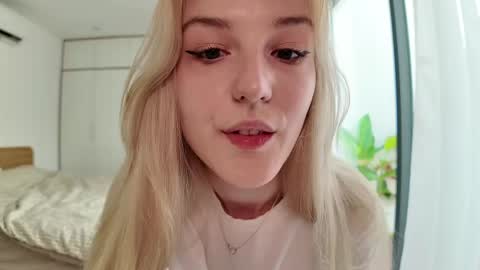 Snapshot of jennytime chatting on 6, 3, 2025 Jen  online show from 6, 3, 2025