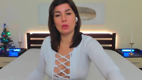 Snapshot of jes_leone chatting on 17, 12, 2024 JESS online show from 17, 12, 2024