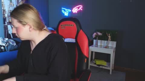 Snapshot of jes_solar chatting on 26, 9, 2025 jes_solar online show from 26, 9, 2025