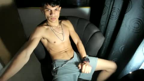Snapshot of jesshot_bigcock chatting on 19, 6, 2026 jesshot_bigcock online show from 19, 6, 2026
