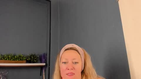 Snapshot of jessica_foxie chatting on 26, 10, 2025 Jessica online show from 26, 10, 2025