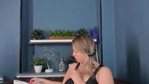 Snapshot of jessica_foxie chatting on 12, 11, 2025 Jessica online show from 12, 11, 2025