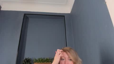 Snapshot of jessica_foxie chatting on 15, 11, 2025 Jessica online show from 15, 11, 2025