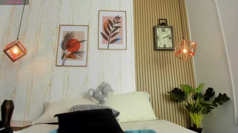 Jessica Pethersson  online show from 20, 12, 2024