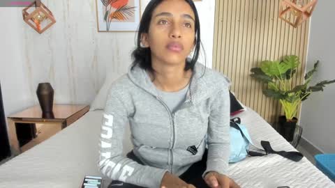 Jessica Pethersson  online show from 8, 1, 2025