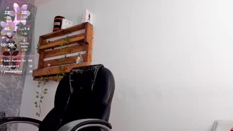 Jessica Pethersson  online show from 4, 3, 2025