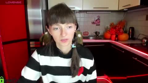 jessicaforris online show from 10, 10, 2025