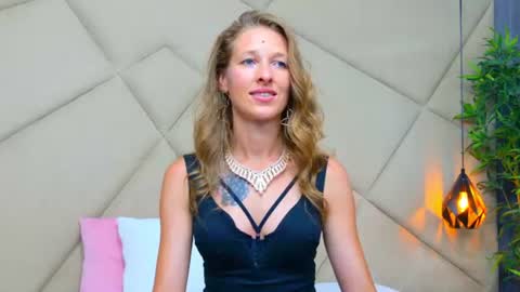 Snapshot of jessicagibson chatting on 2, 7, 2026 Jessica online show from 2, 7, 2026