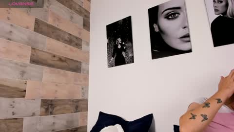 Snapshot of jessicameron chatting on 30, 12, 2024 JESSI AND NAOMI online show from 30, 12, 2024