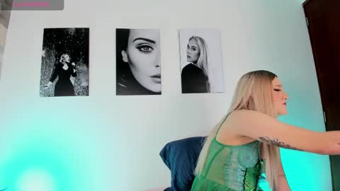 Snapshot of jessicameron chatting on 25, 1, 2025 JESSI AND NAOMI online show from 25, 1, 2025