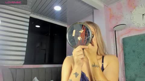 JESSI AND NAOMI online show from 20, 12, 2025