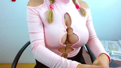 Snapshot of jessicarabbit4 chatting on 2, 2, 2025 jessicarabbit4 online show from 2, 2, 2025