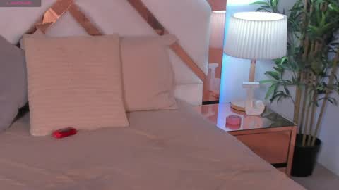 JESSICA STONNE online show from 9, 4, 2026