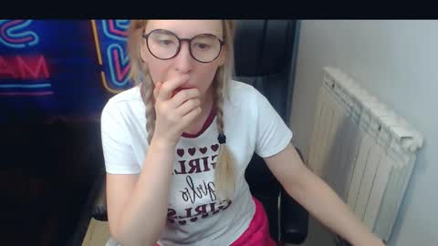 Snapshot of jessikaalba chatting on 30, 12, 2024 Victoria online show from 30, 12, 2024