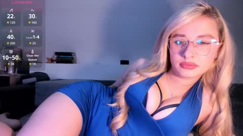 Snapshot of jessy_j_ chatting on 18, 12, 2025 JessyJ online show from 18, 12, 2025