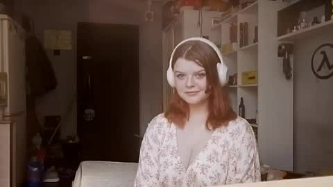 Snapshot of jettanicolay chatting on 9, 6, 2026 I am Gina ntmu Lets hit 10 Thumbs Up together online show from 9, 6, 2026