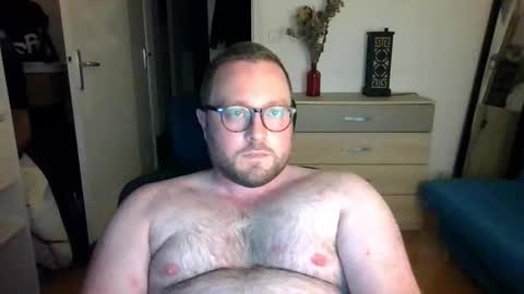 jeuneloup92 online show from 23, 10, 2025