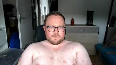 Snapshot of jeuneloup92 chatting on 3, 6, 2026 jeuneloup92 online show from 3, 6, 2026