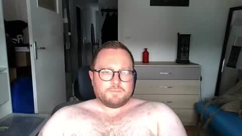 Snapshot of jeuneloup92 chatting on 2, 7, 2026 jeuneloup92 online show from 2, 7, 2026