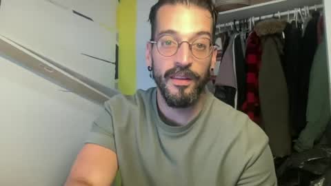 Snapshot of jeunemek00779042 chatting on 3, 8, 2026 JEUNEMEK007 online show from 3, 8, 2026