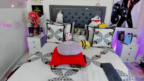 Snapshot of jhena_evans chatting on 2, 5, 2026 Candy online show from 2, 5, 2026