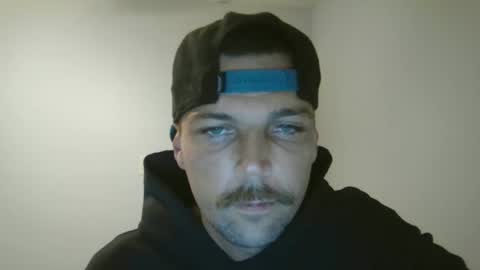 Snapshot of jholls chatting on 12, 10, 2025 jholls online show from 12, 10, 2025
