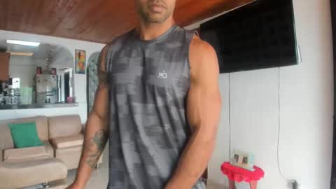 Snapshot of jhonnyxxfitnexx chatting on 27, 10, 2025 jh online show from 27, 10, 2025