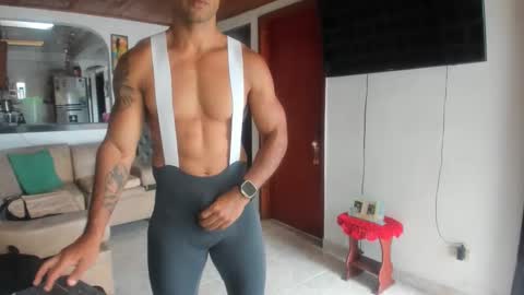 Snapshot of jhonnyxxfitnexx chatting on 19, 11, 2025 jh online show from 19, 11, 2025