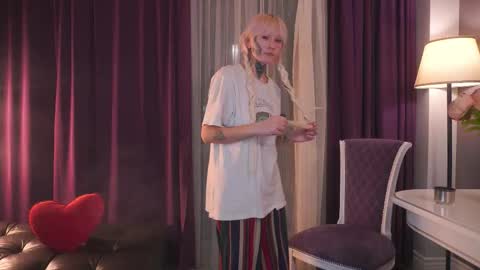 Snapshot of jillianrumple chatting on 18, 11, 2025 Harley online show from 18, 11, 2025