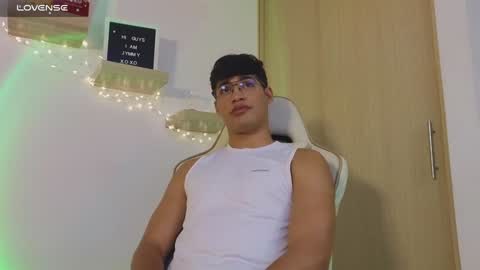 Snapshot of jimmy_leeh_ chatting on 22, 1, 2025 Jimmy Leeh online show from 22, 1, 2025