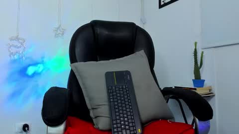 Snapshot of jmortton chatting on 14, 12, 2025 IGJmortton online show from 14, 12, 2025